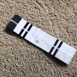 Lululemon Fly Away Tamer Headband